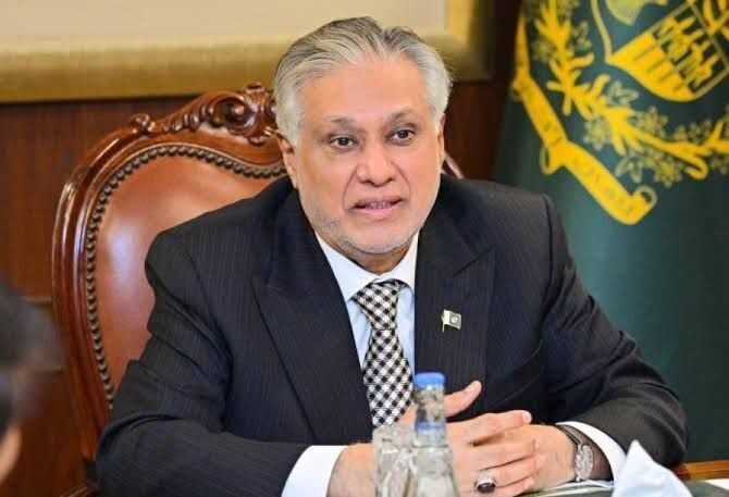 اسلام‌آباد: وزیر خارجه پاکستان در گفت‌و‌گو با عراقچی بر ضرورت تضمین عبور امن کشتی‌ها و اهمیت تداوم بدون وقفه تأمین انرژی، تأکید کرد