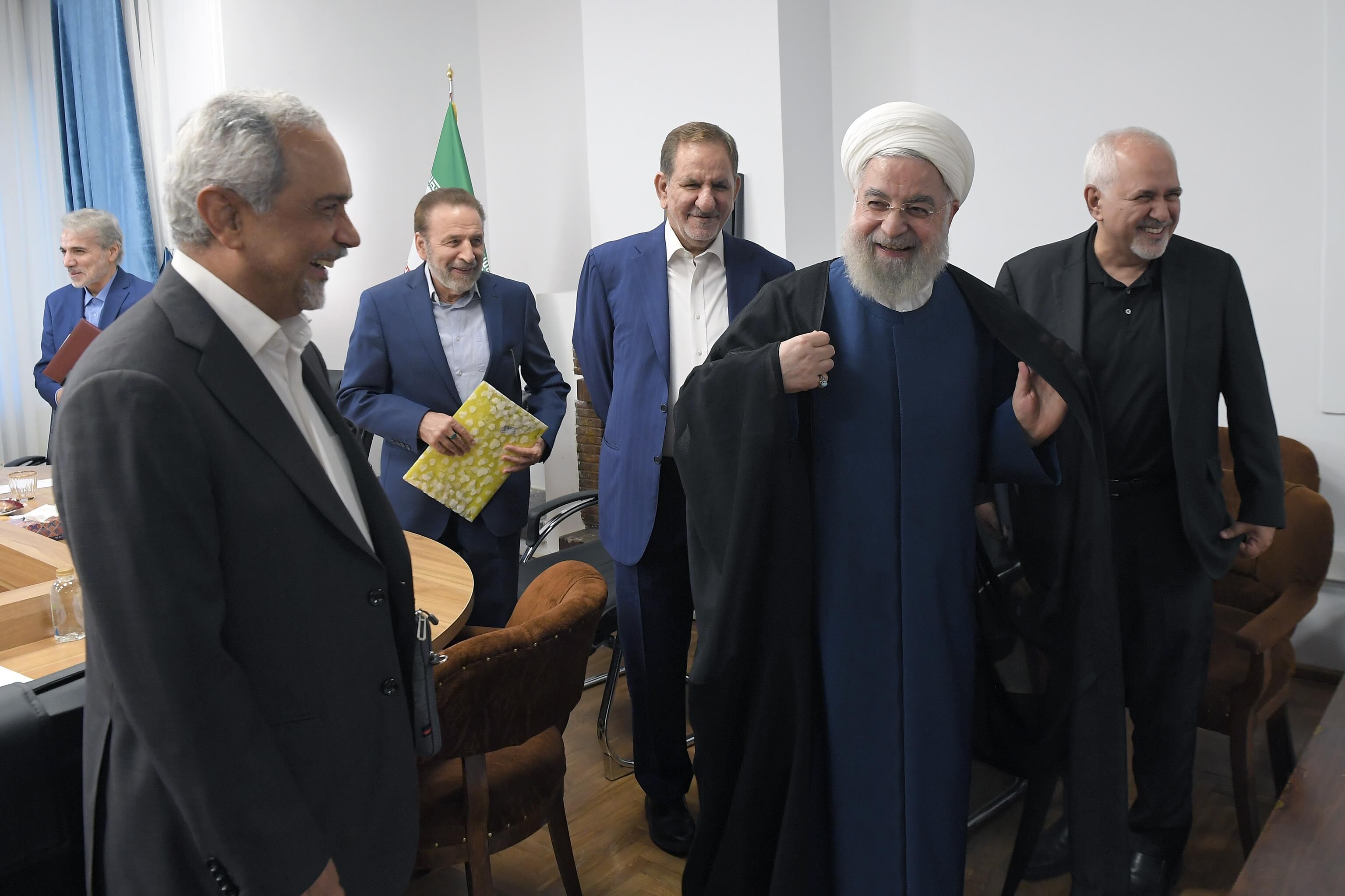 پاسخ ظریف به شایعاتی مبنی بر اختلاف حسن روحانی و اسحاق جهانگیری در دولت اعتدال 