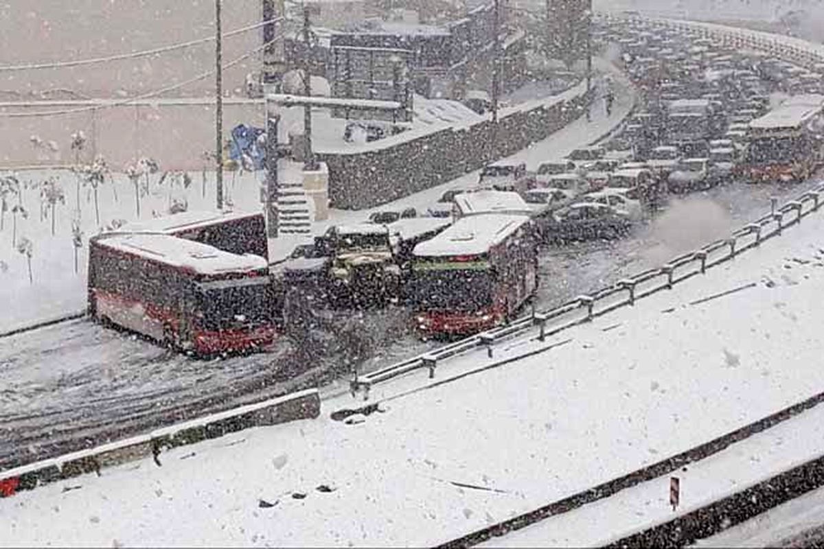 واکنش یک مقام شهرداری به عدم شن‌پاشی بزرگراه‌های پایتخت؛ دروغ است!
