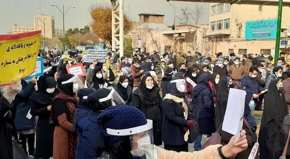 اعلام جرم دادستان علیه سازندگان افعی تهران؟ مقام معلم آنجا خدشه‌دار می‌شود که مجبور است برای معیشت بعد از ساعت کار مسافرکشی کند!