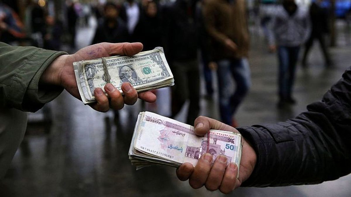 صادرکنندگان مجبور نیستند ارز خود را نیمایی عرضه کنند