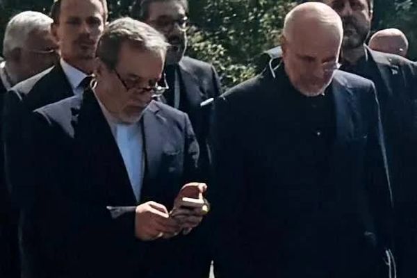 هیأت ایران محل مذاکرات سوئیس را به مقصد تهران ترک کرد