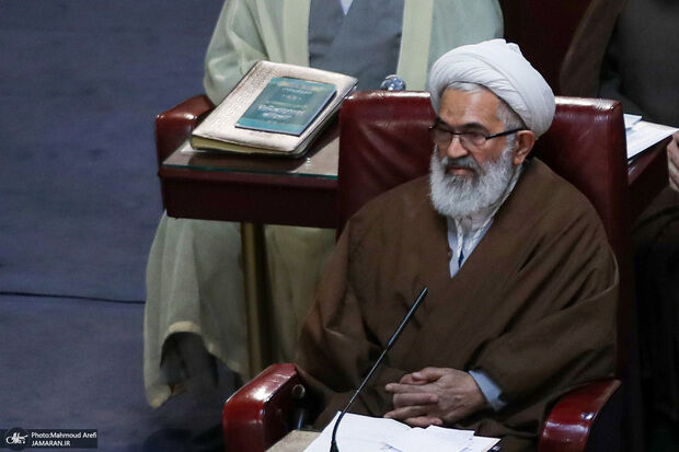 بی‌حجابی‌ها نیاز به تعزیرات دارد و بهترین تعزیرات شلاق است نه پول!
