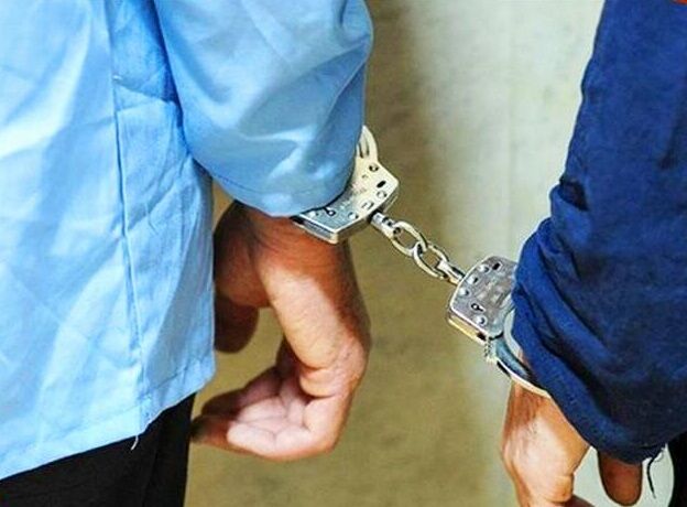 رهگذران 2 سارق مسلح را خلع سلاح و دستگیر کردند