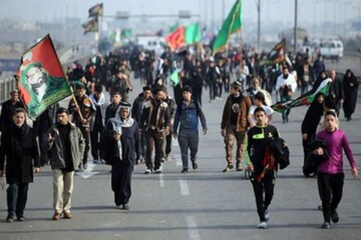 ببینید | تصاویری از حضور یک مرجع تقلید در مراسم پیاده‌روی اربعین
