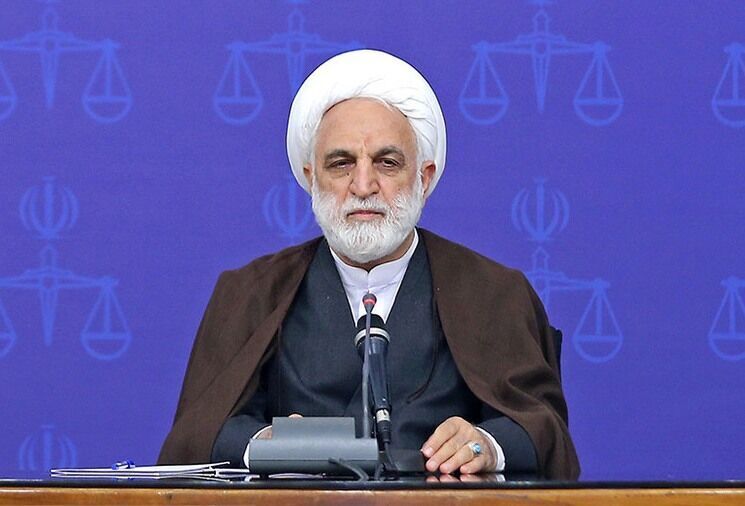 سازمان نظام پزشکی از پایین آمدن هزینه درمان حمایت کند