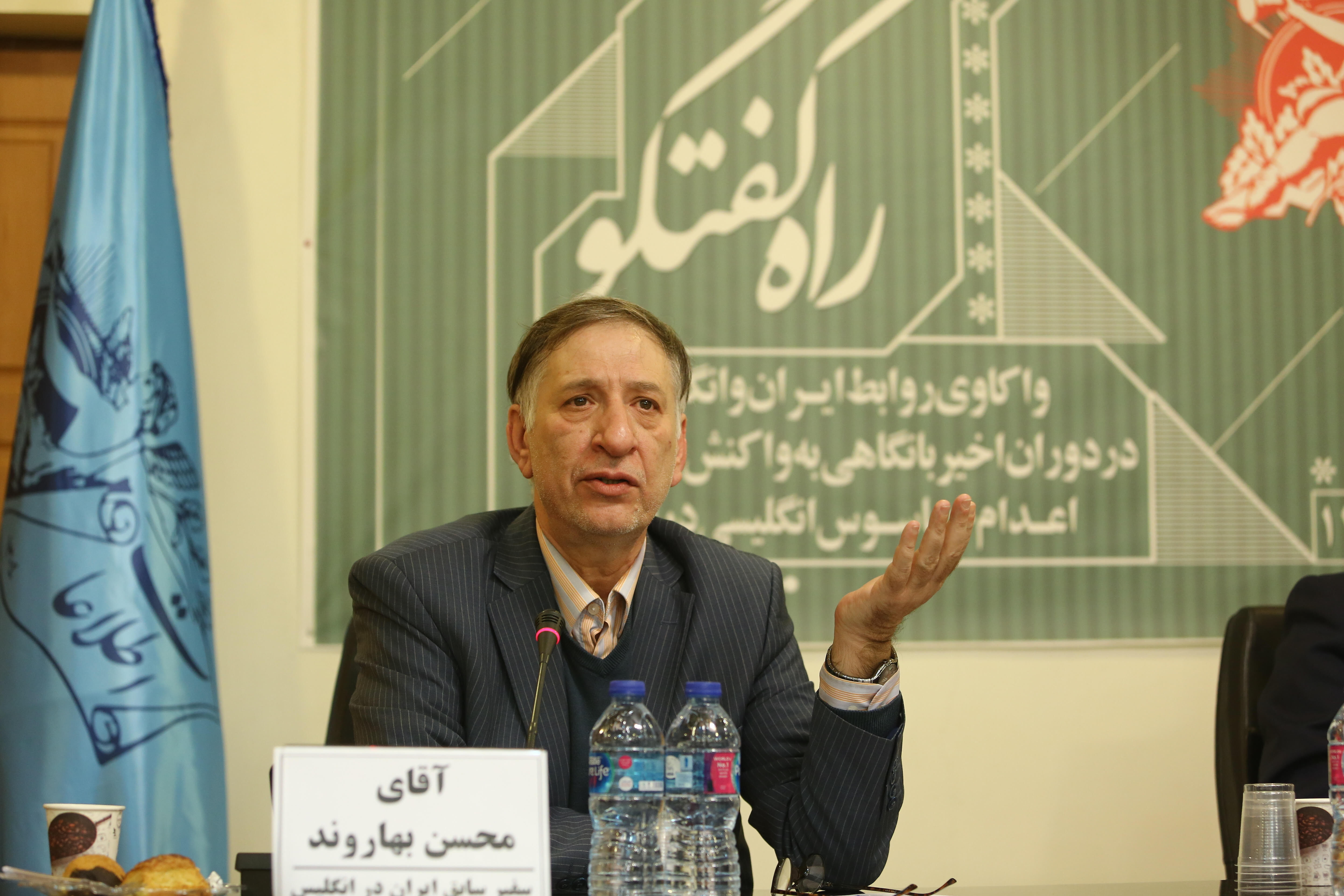 یا سفیر سایر کشورها را نپذیریم یا ملزومات رابطه دیپلماتیک را رعایت کنیم 