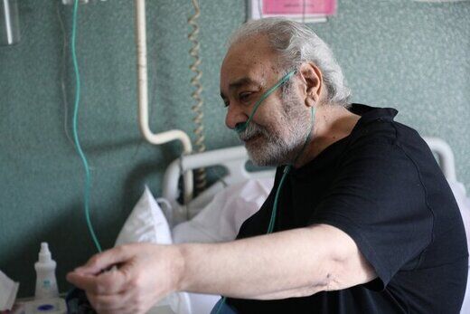 وداع قبل از رفتن جواد عزتی و عباس جمشیدی‌فر با محمد کاسبی + عکس