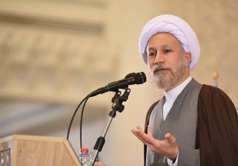 امام جمعه شیراز: حوزه باید پیشرو حرکت‌های مردمی باشد و این پیشروی را که از زمان میرزای شیرازی تا کنون شاهد بوده‌ایم، تداوم ببخشد