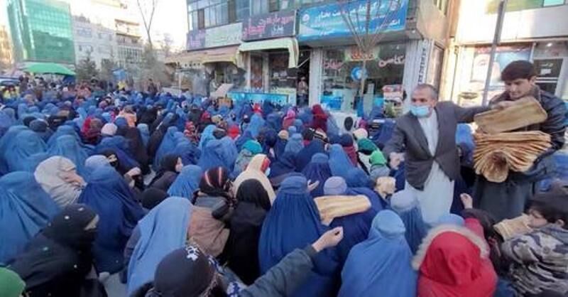 ‌آمریکا پول مردم افغانستان را می‌دزدد!