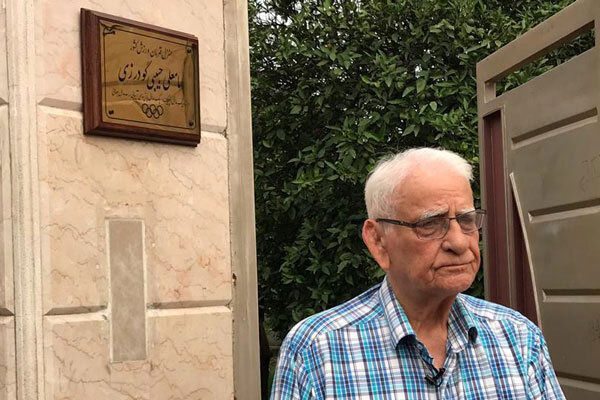 تصویر ناب؛ بوسه امامعلی حبیبی به غلامرضا تختی