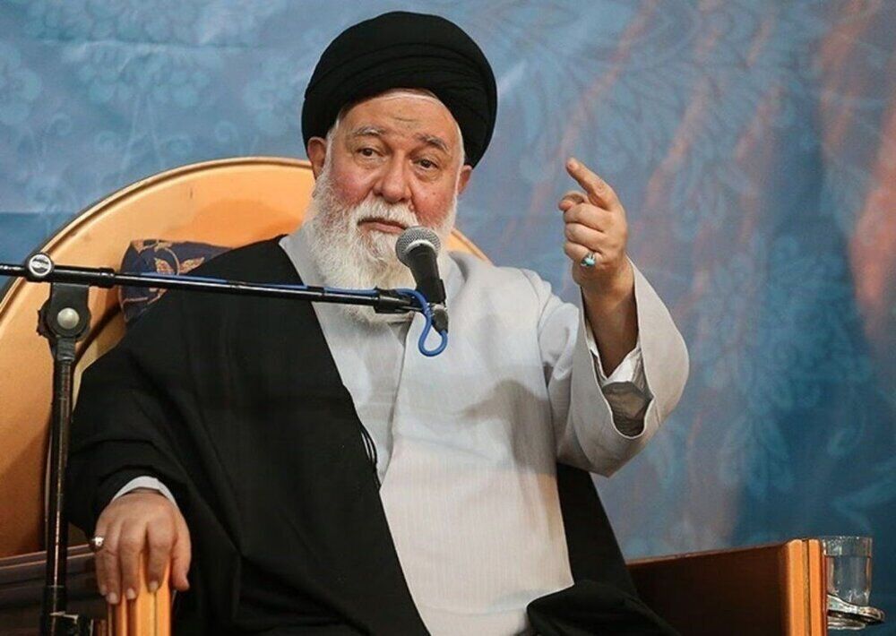 عده‌ای ژست روشنفکری و تخصص می‌گیرند که مدیریت اقتصاد با زور نمی‌شود؛ این حرف‎ها چیست؟ اقتدار حکومتی باید پای‌کار بیاید