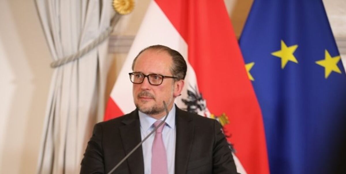 استقبال وزیر خارجه اتریش از دو زندانی تازه آزاد شده این کشور از ایران +عکس