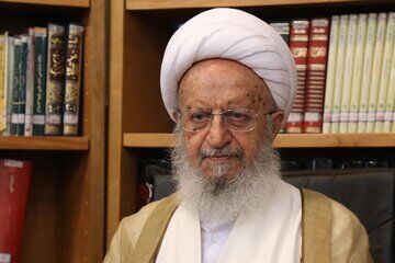 مکارم شیرازی: حضور گسترده مردم در تشییع، جلوه‌ای از اقتدار و وفاداری به انقلاب است/ نباید چنین پنداشت که این جنگ پایان یافته است