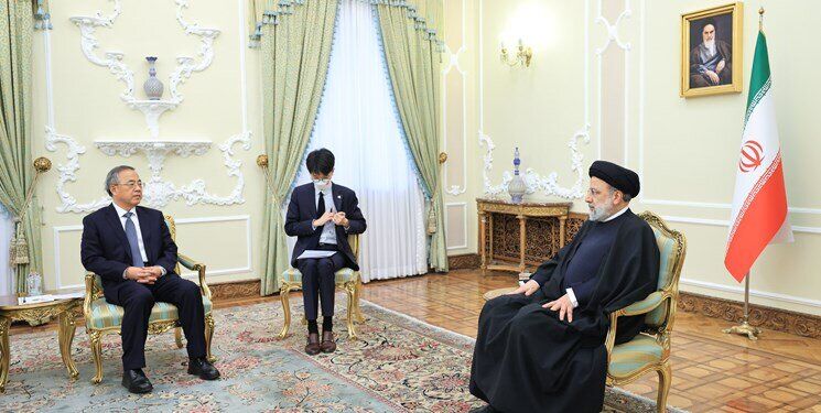 چرا با همان ادبیاتی که با دیگران سخن می‌گویید به رئیس‌جمهور چین تذکر ندادید؟