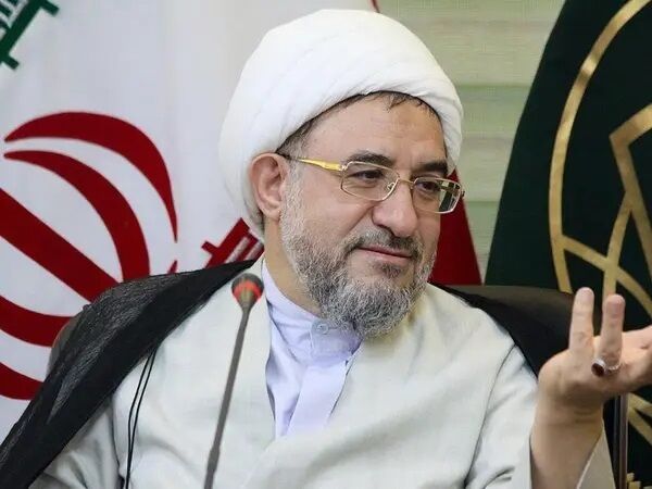  ترویج فرهنگ عفاف و حجاب تنها بر دوش زنان نیست