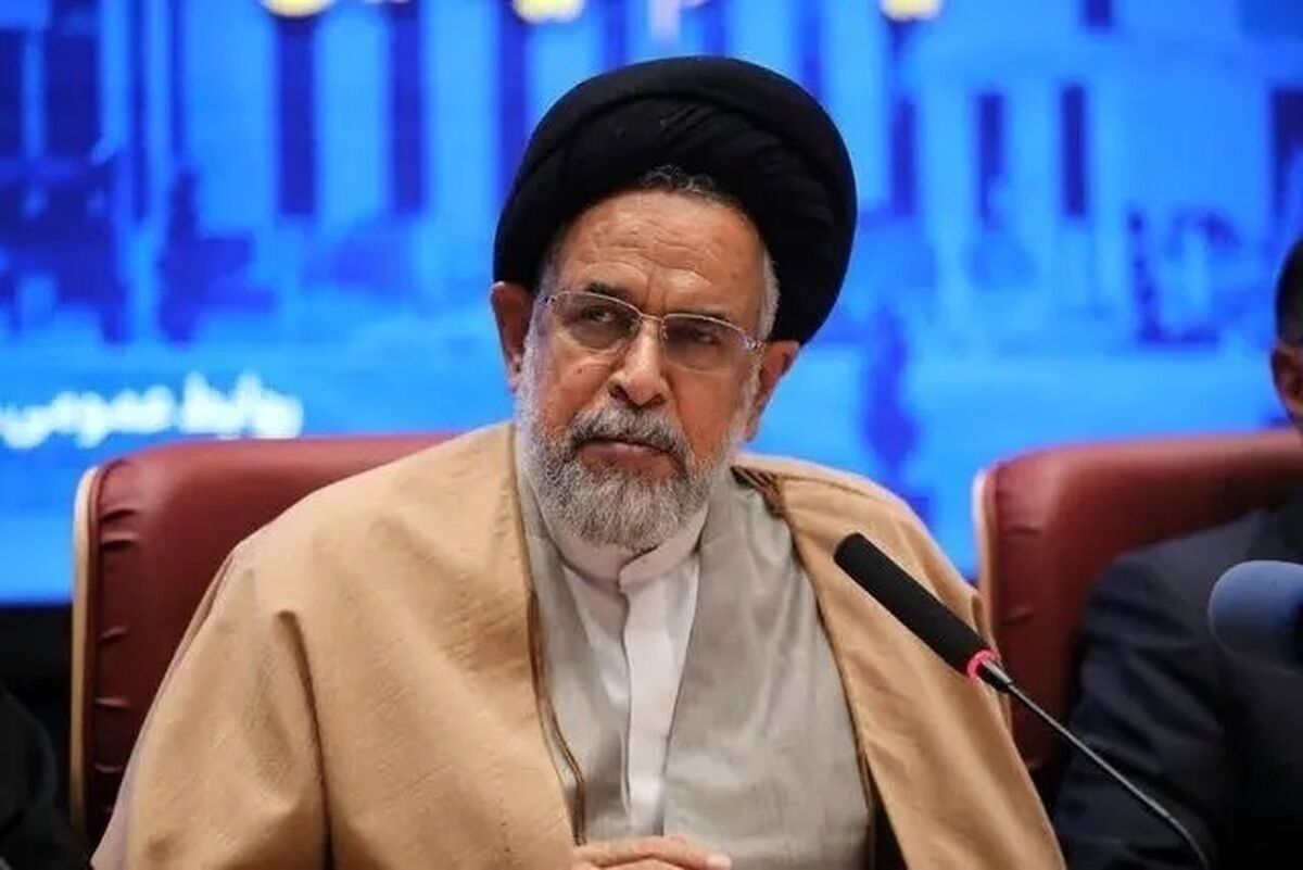 محمود علوی در بیمارستان بستری شد