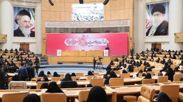 پایه و اساس یک جامعه سالم زنان هستند