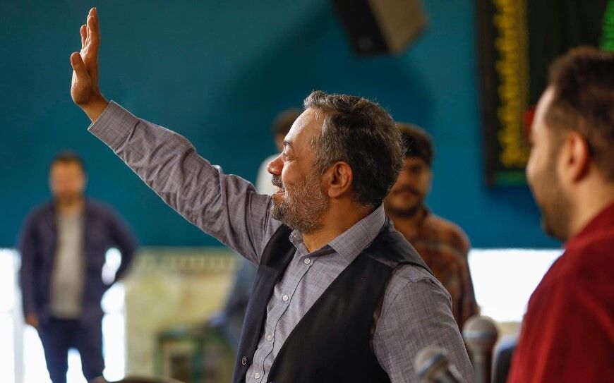 حرکت جالب مداح معروف و مولودی‌خوانی با افراد کم‌توان جسمی و ذهنی + عکس