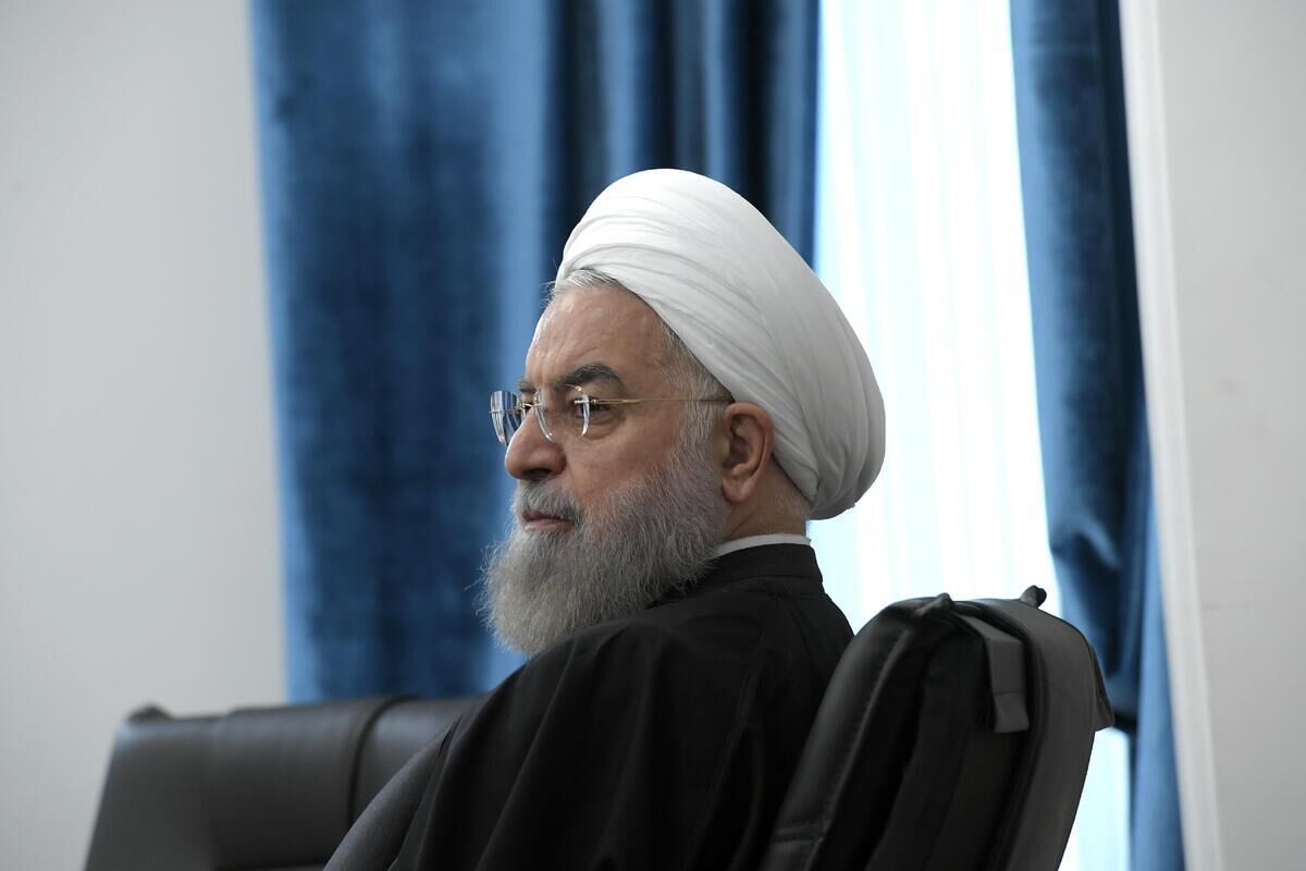 سکوت حسن روحانی درباره اعتراضات بنزینی سال ۹۸ شکست؛ در جلسه روحانی و رهبر انقلاب چه گذشت؟