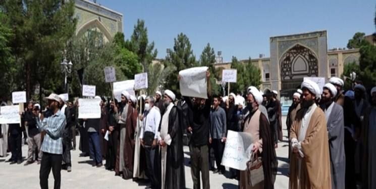 اعتراض طلاب در قم به مصوبه بانکدارى مجلس: ربوى و محاربه با خدا است