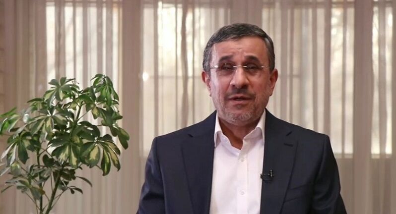 احمدی‌نژاد: تا لحظه آخر آن انتخابات، بنده را به اخراج از کشور و نابودی تهدید می‌کردند/ مدعیان اینکه مطلقا در ایران و جهان مشکلی وجود ندارد در کره ماه زندگی می‌کنند