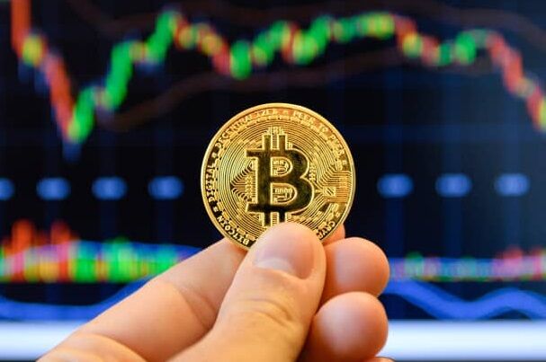 قیمت ارز‌های دیجیتال امروز یکشنبه ۲۵ آبان ۱۴۰۴؛ بیت‌کوین سقوط کرد؟