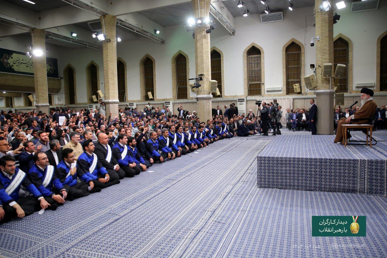 هدف از تحریم در تنگنا گذاشتن نظام جمهوری اسلامی است؛ معلوم است که نظام اسلامی محال است تسلیم چنین زورگویی شود