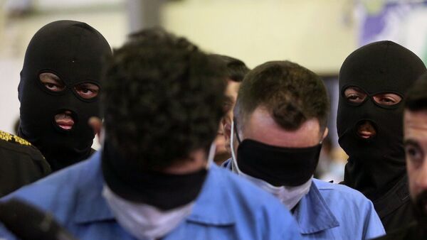 پیشنهاد روزنامه اعتماد: به جای بازجویی بازداشت‌شدگان آنان را مقابل روانشناسان و جامعه‌شناسان بنشانید