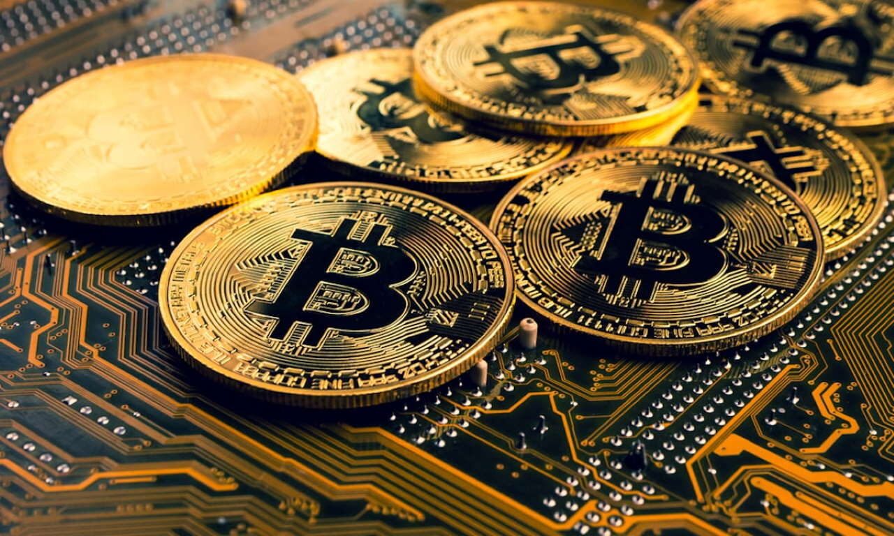 قیمت بیت کوین و ارز‌های دیجیتال امروز شنبه ۲۹ آذر ۱۴۰۴؛ اتریوم چند شد؟