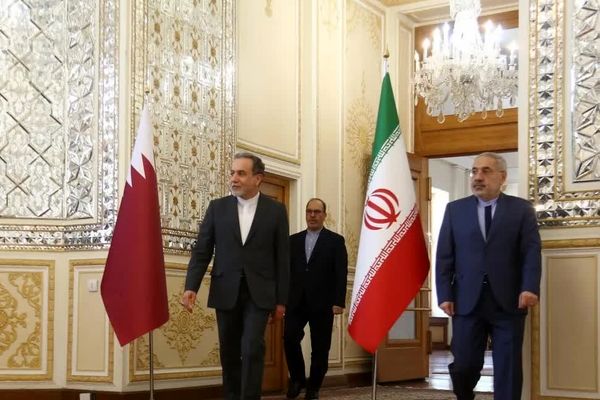 تسنیم: هدف اصلی سفر هیئت قطری، تلاش برای تثبیت جایگاه میانجی‌گری دوحه، بعد از حوادث روز‌های سه شنبه یا پنجشنبه است / با توجه به حضور عراقچی در مشهد، به نظر می‌رسد هیئت قطری که در سطح یکی از مشاورین وزیر خارجه این کشور است، به مشهد سفر کرده باشد
