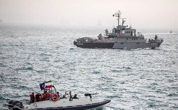 نیروی دریایی سپاه هشدار جدی داد: نزدیک شدن شناورها به تنگه هرمز به معنای همکاری با دشمن است