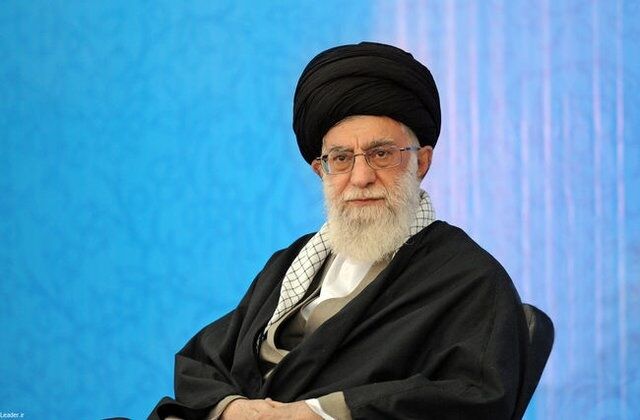 تصویری از فرزند رهبر انقلاب در یک مراسم ختم