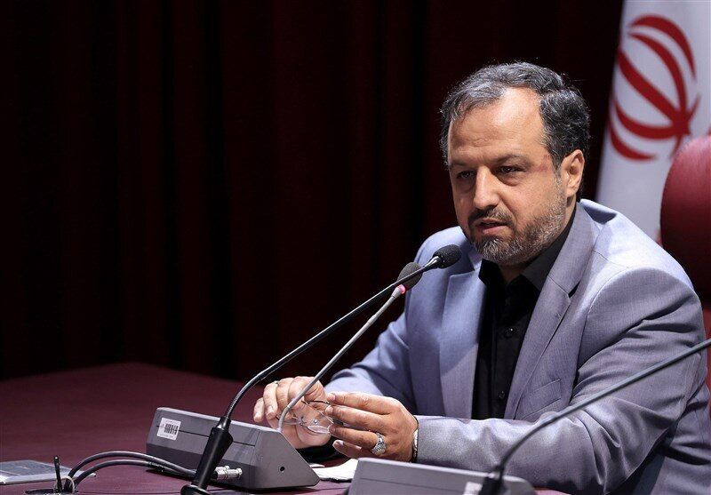 دلار پر پرواز دارد و سکه و طلا افسار پاره کردده‌اند؛ خبر استعفای خاندوزی فریب افکار عمومی است