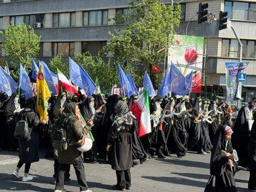 تصاویری از رزمایش دختران جان فدا / موتورسواری با اسلحه صورتی + عکس