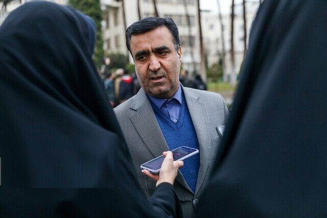 مهر تایید رییس سازمان محیط‌زیست بر مازوت‌سوزی: در نیروگاه شازند سوخت نداریم، مازوت می‌سوزانیم