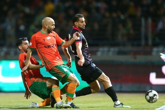 توقف پرسپولیس در رفسنجان/ استقلال رسما قهرمان نیم‌فصل شد