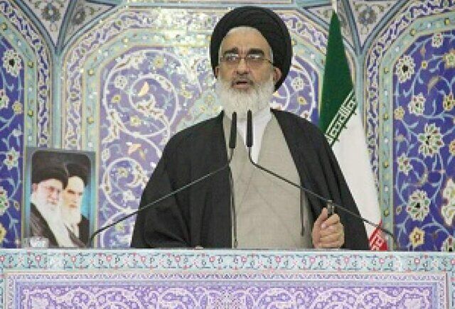 امام جمعه قم در بیمارستان بستری شد + وضعیت جسمی