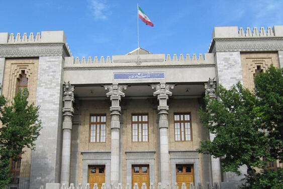 دستیار وزیر خارجه ایران در واکنش به ضرب الاجل تروئیکای اروپایی: راه حل دیپلماتیک برای عبور از اختلافات را ترجیح می‌دهیم / اگر دیپلماسی نتیجه نداد، آماده همه سناریوها هستیم