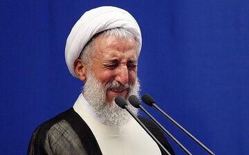 غِیظِ نمازگزاران به ماجرای کاظم صدیقی و برگزاری مجدد نماز جمعه به امامت او؛ دیگر پشت سر ایشان اصلا نماز نمی‌خوانم، مگر می‌شود امضایتان را جعل کنند و خبر نداشته‌ باشید!
