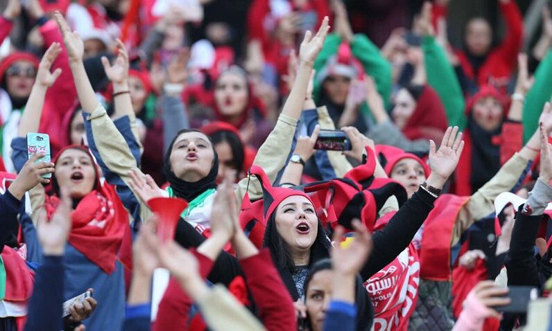 نامه فیفا درباره حضور زنان، لیگ را بدون تماشاگر کرد