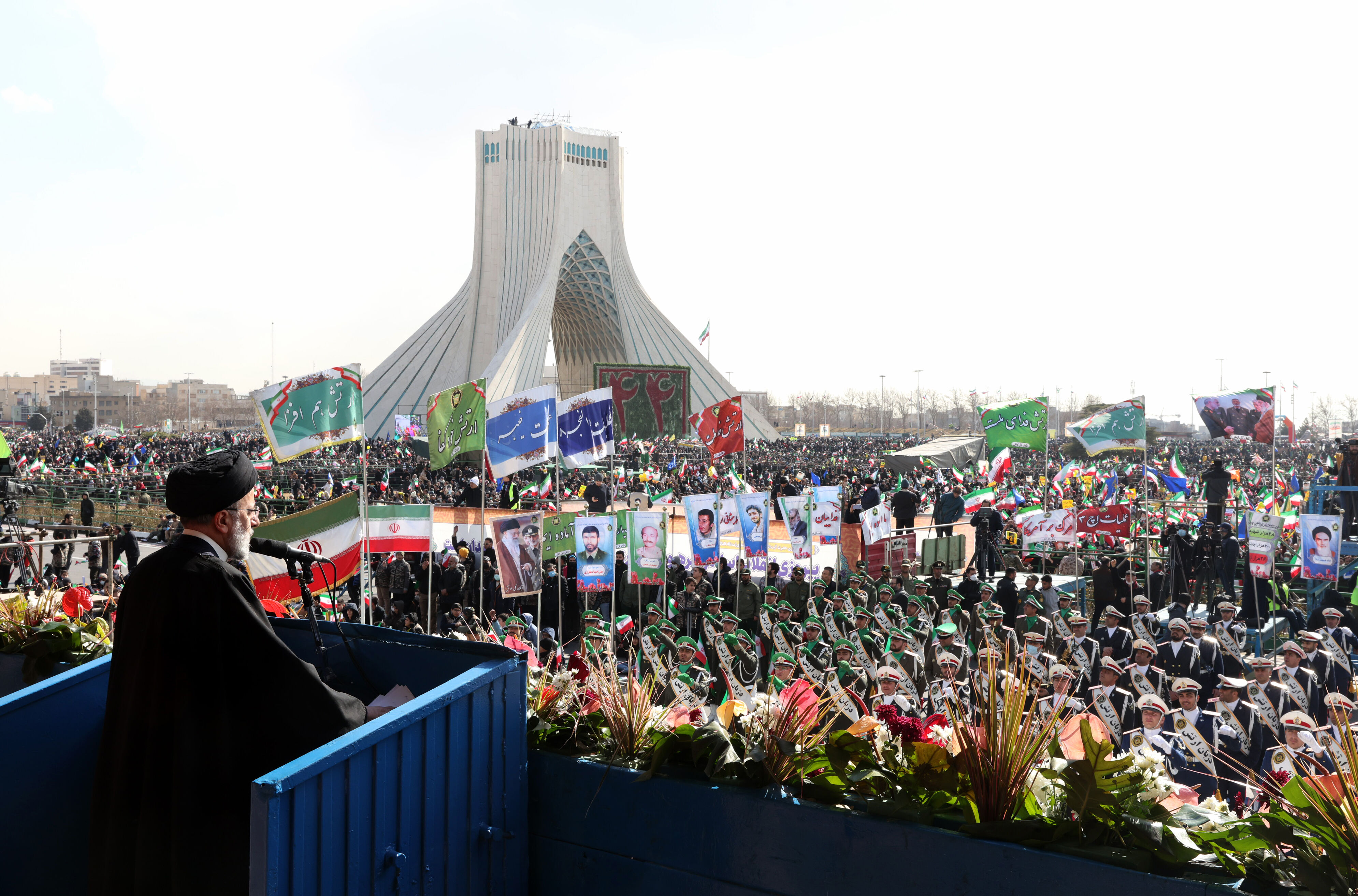 ملت ایران اینها هستند که در راهپیمایی حضور دارند