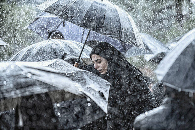 رونمایی از نخستین عکس رعنا آزادی‌ور در «مرد بازنده»
