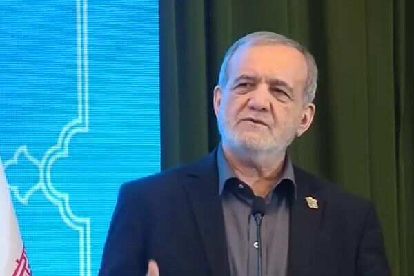پزشکیان: عدالت آموزشی بدون توجه به وضعیت معیشتی، حرفه‌ای و منزلت اجتماعی معلمان محقق نمی‌شود