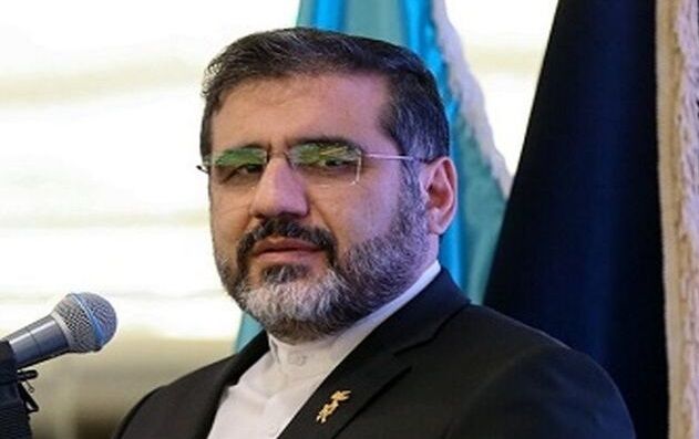 در «فتنه» فرهنگی سال گذشته حجاب مورد هجمه قرار گرفت؛ وظیفه دارم در صف اول دفاع از آن بایستم