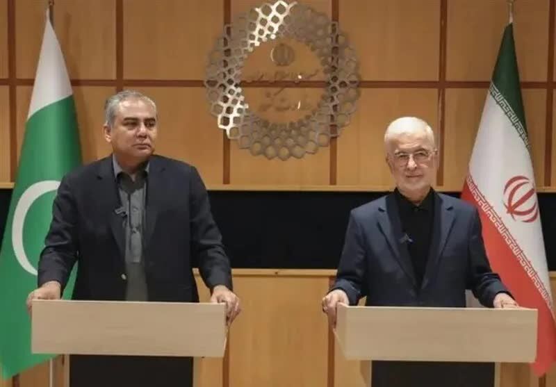 زینی‌وند: سفر وزیر کشور به پاکستان از پیش تعیین شده بود/ اسلام‌آباد میانجی اصلی ما در مذاکرات با آمریکا است؛ قاعدتاً وزیر کشور در لابه‌لای گفت‌و‌گو‌های خود، اگر پیامی از سوی ایران وجود داشته باشد هم به پاکستان منتقل می‌کند