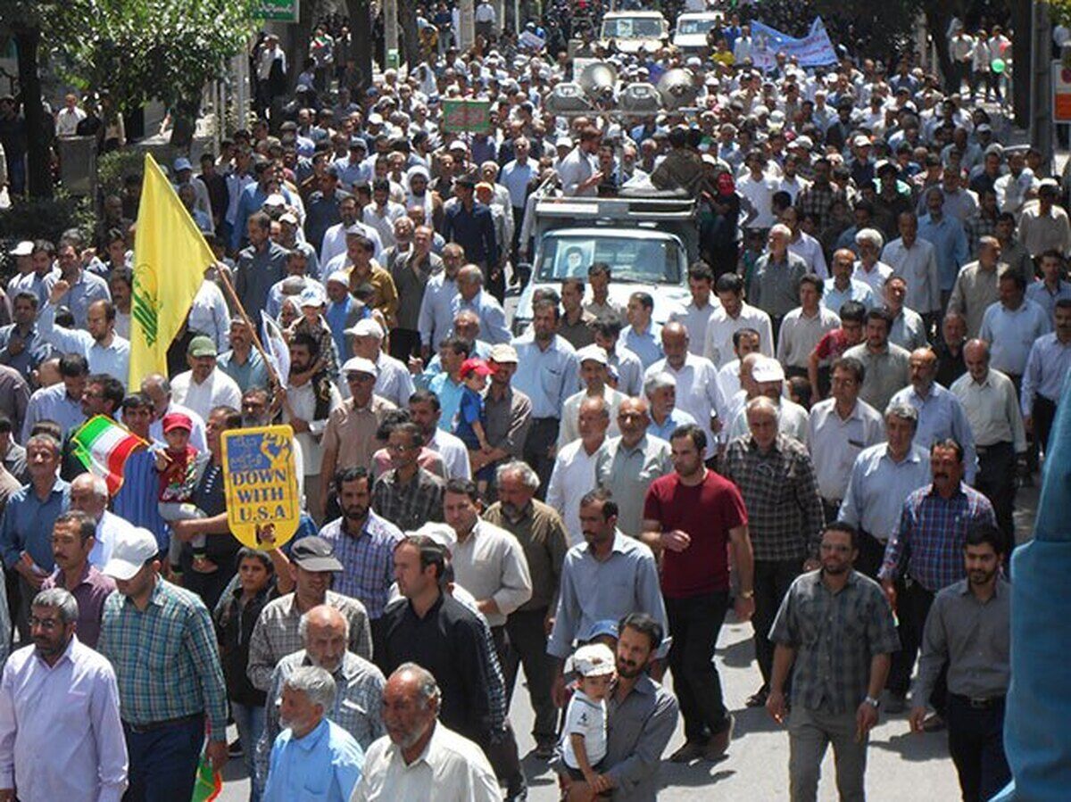روزنامه جوان: ادعای بدبین شدن مردم به «آخوندها» غلط است چون مردم نوروز به مشهد سفر و روز قدس راهپیمایی کردند