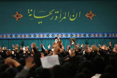 دیدار رهبری با بانوان