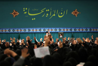 دیدار رهبری با بانوان
