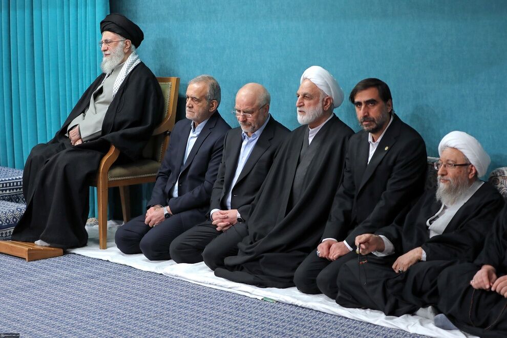 رهبر انقلاب: اصرار برخی از دولت‌های قلدر برای مذاکره، به منظور حل مسائل نیست، بلکه برای تحکّم و تحمیل توقعات خودشان است؛ جمهوری اسلامی ایران قطعاً توقعات آنها را نخواهد پذیرفت